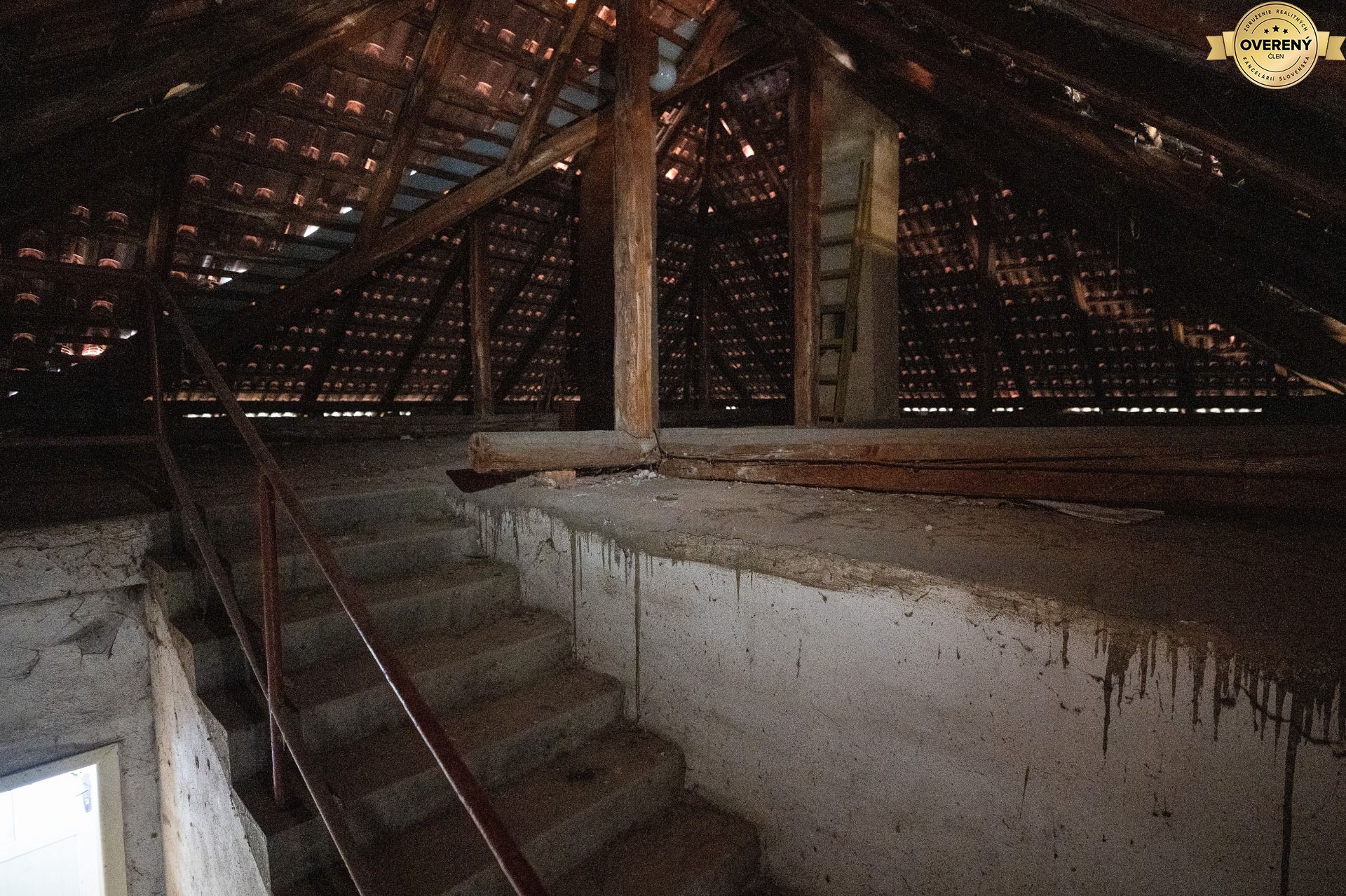 JUR069688.jpg